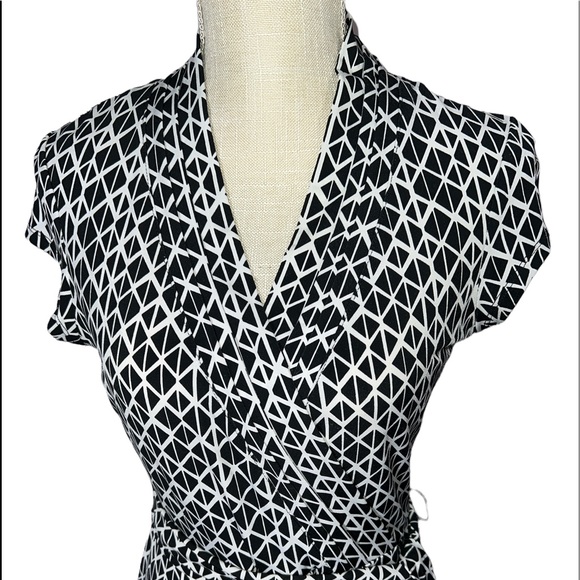 Like New “Liz Claiborne” Dress - Picture 4 of 9